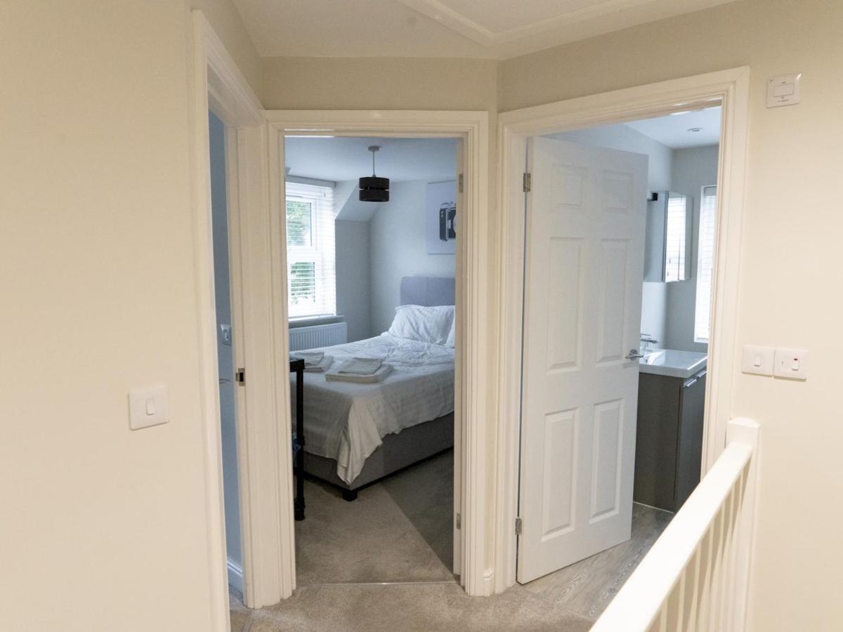 Townhouse In The Heart Of Poole With Beach Hut Apartment Bagian luar foto